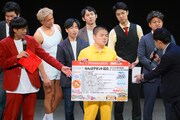 おもしろジャンケンにはさまざまな優勝特典が贈られた