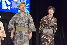 ナイチンゲールダンス。中野なかるてぃん（左）はメガネを外して「『チ。』の主人公のやつ！」とアピール