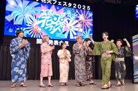 ツートライブが会見に登場した場面