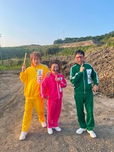 左から香取慎吾、キンタロー。、南海キャンディーズ山里