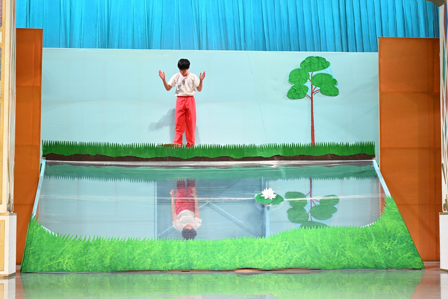 「池に映る風景」