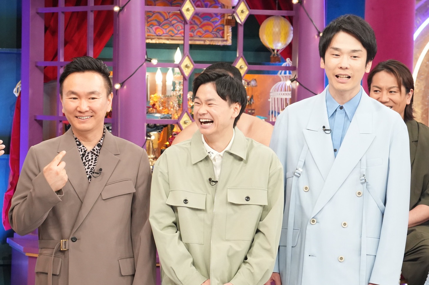 かまいたちの2人に似ているという渡辺勇大（中央）