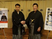 真打昇進する立川吉笑（左）と師匠の立川談笑（右）