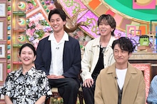 「コンビ生け花」に挑戦するAぇ! groupの小島健と末澤誠也