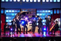 ザ・ギース、ラブレターズ、阿佐ヶ谷姉妹、十九人によるオープニングアクト