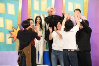 勝利を喜び合うかが屋チーム