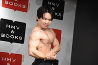 筋肉をアピールするハタノハタ