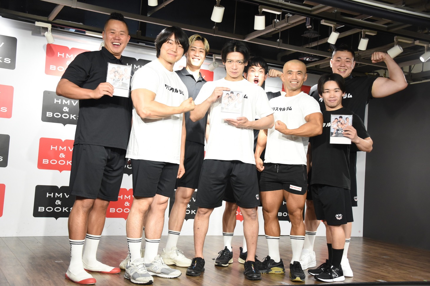 「クリスタルジム日めくりカレンダー」取材会の登壇者たち