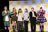 「やついフェス」のTシャツを着用する東京女子流も、気合いを入れてステージ衣装で来てくれた高城れにもどっちもありがたい、とエレキコミックやつい