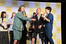 記者会見の場でコントをやるかやらないかで揉めるラブレターズとエレキコミックやつい