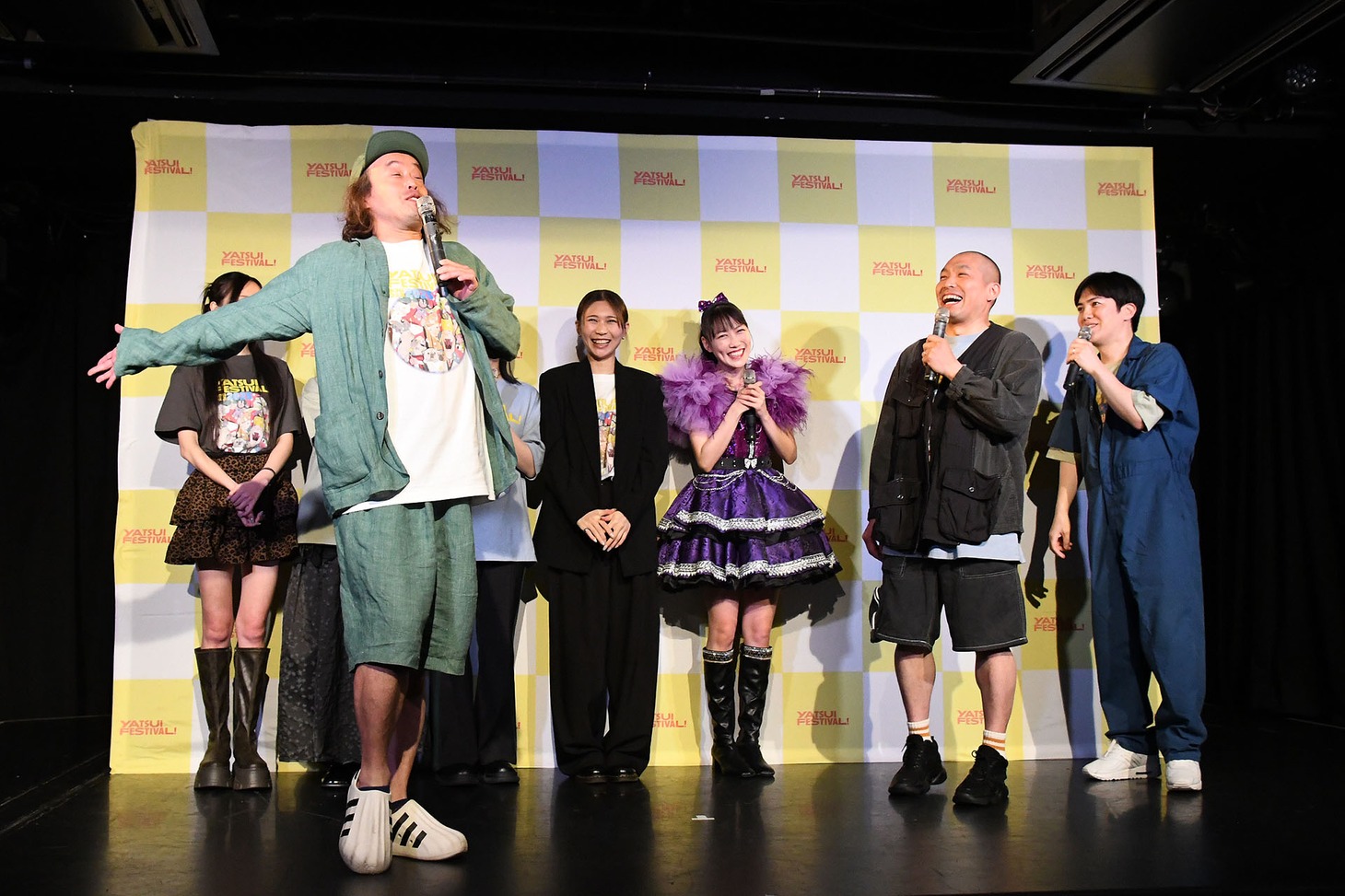 後輩がスベった空気を大きく吸い込むエレキコミックやつい