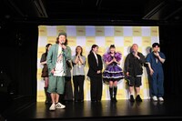 記者会見を巻こう、巻こうとするエレキコミックやつい