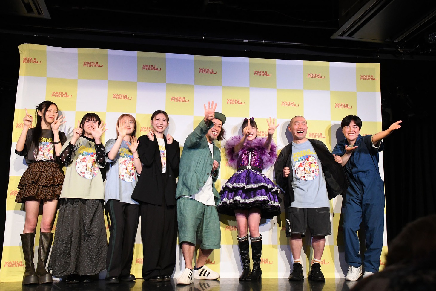 「キリのいい15年目ではなく、14年目！」のポーズ