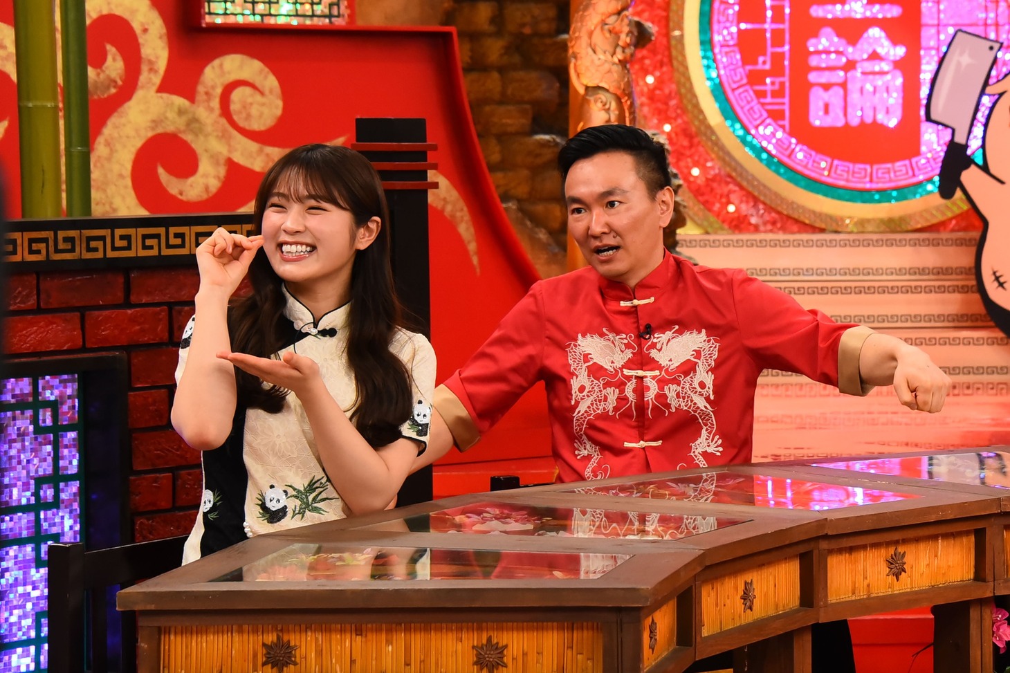 左から渋谷凪咲、かまいたち山内