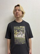 三四郎「フォトTシャツ」の着用イメージ
