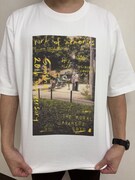 三四郎「フォトTシャツ」の着用イメージ