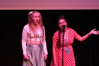 フィンランド初の漫才コンテスト「Hypeconin manzai-kilpailu」の様子