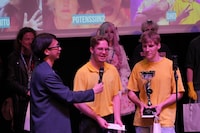 フィンランド初の漫才コンテスト「Hypeconin manzai-kilpailu」で優勝したOHO