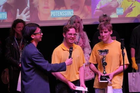 フィンランド初の漫才コンテスト「Hypeconin manzai-kilpailu」で優勝したOHO