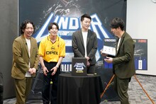 抽選に臨む釈迦虎