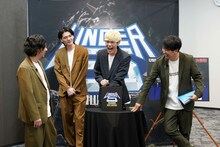 抽選に臨む兄弟