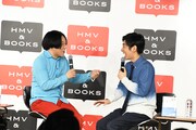 「ツッコミのお作法」刊行記念トークイベントを開催したトンツカタン森本（右）とゲストの永野（左）