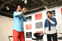 記事に「ユーベラー！」と書いてほしいと話す永野（左）