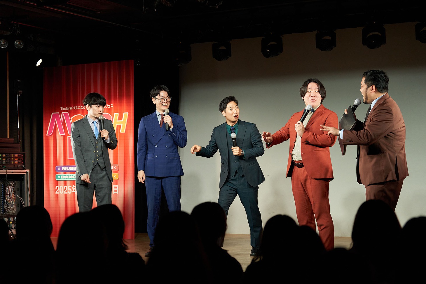 寄席コーナーに出演した芸人たち