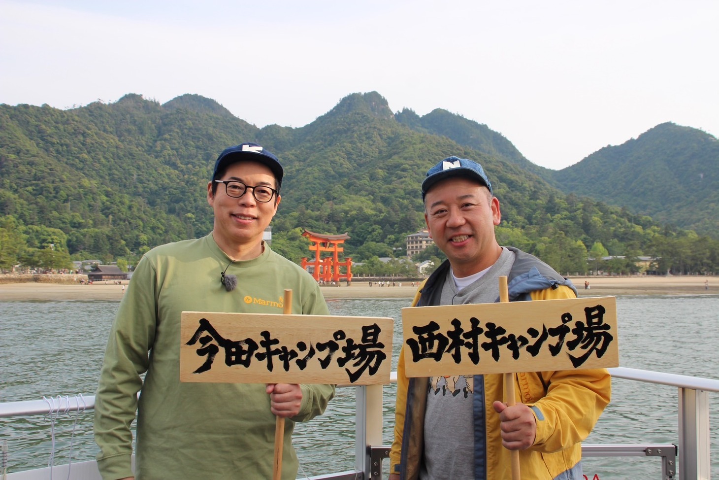 左から今田耕司、バイきんぐ西村