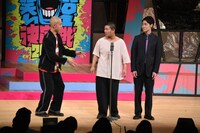 2本目のネタを披露する四千頭身