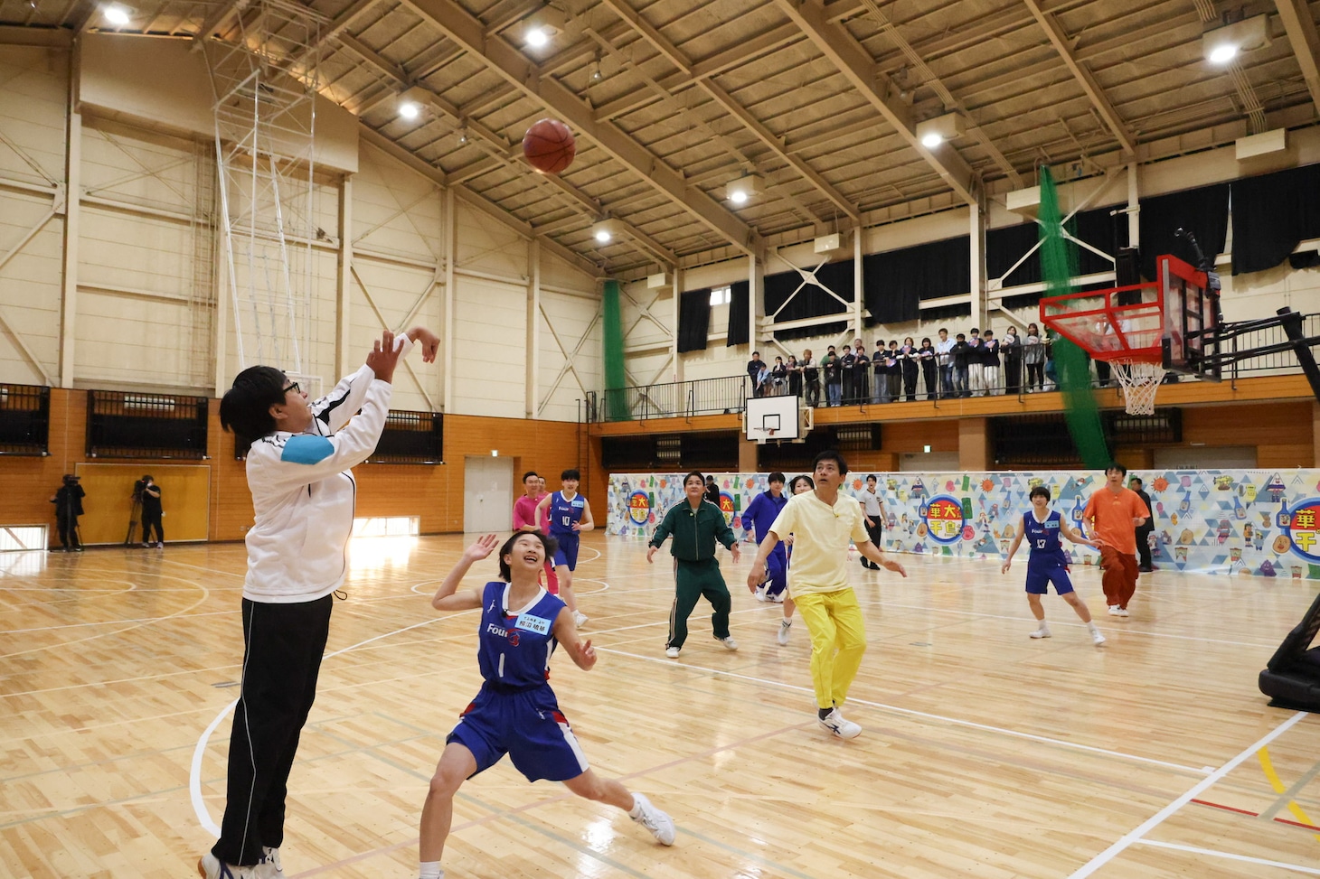 「火曜は全力！華大さんと千鳥くん」のワンシーン