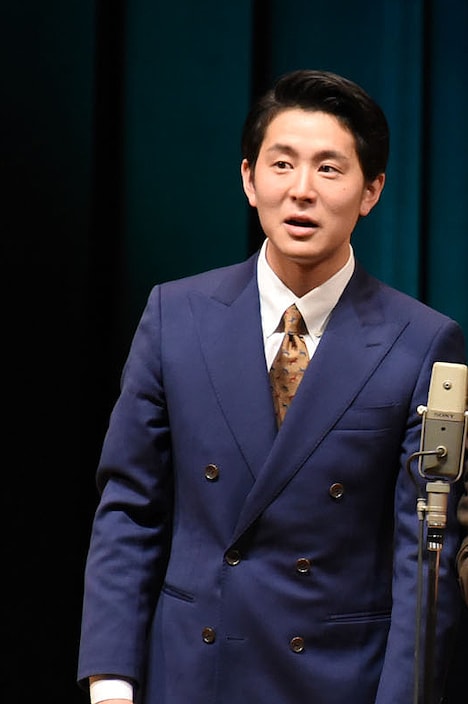 元ネイチャーバーガーの三浦と新コンビ「あさがお」を結成したかざ杜。写真は2022年2月開催「NSC大ライブ」の様子