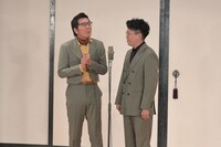 木馬亭で漫才を披露するヤーレンズ