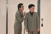 木馬亭で漫才を披露するヤーレンズ