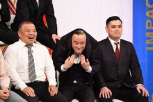 「パラレルワールドの宮本武蔵」となったななまがり森下（中央）