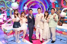 「海だけスクープバラエティ ウナバラ！」に出演する（左から）岡村ほまれ、野中美希、南海キャンディーズ山里、遠藤憲一、渋谷凪咲、伊集院光