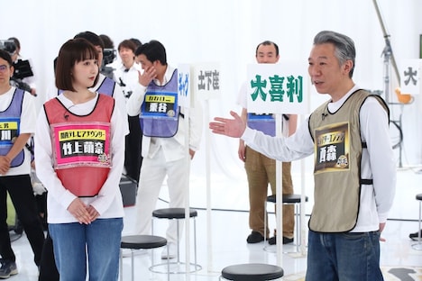 左から竹上萌奈アナウンサー、モンスターエンジン西森