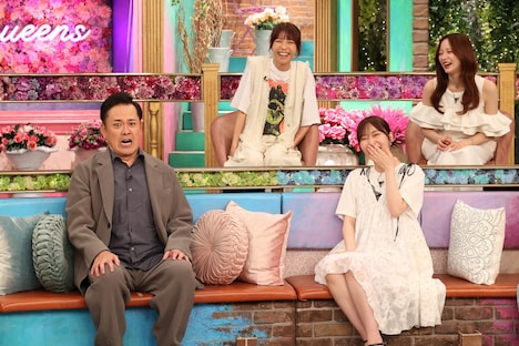 左から、くりぃむしちゅー有田、若槻千夏、指原莉乃、森香澄