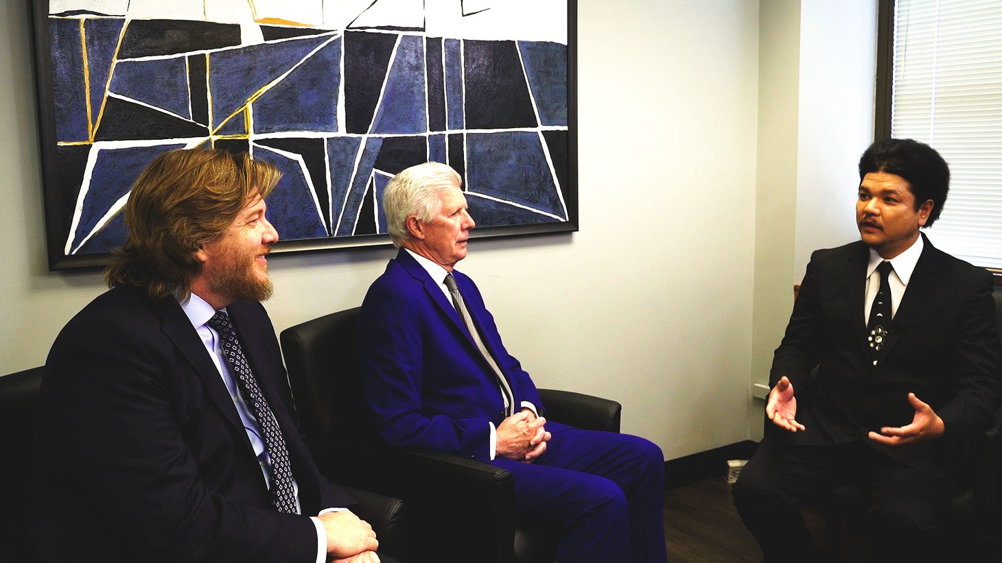 Mr.都市伝説 関暁夫（右）