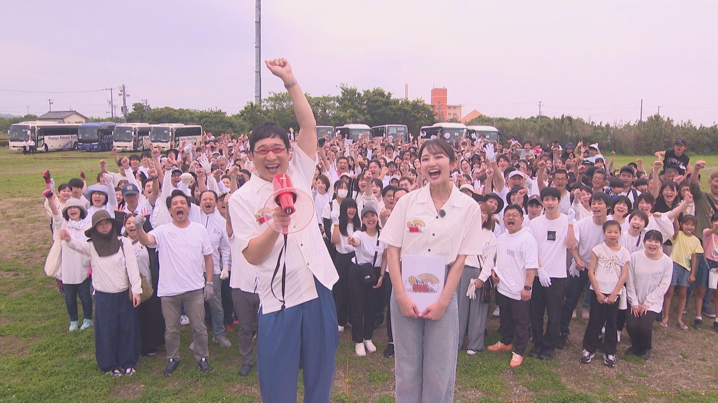 「山ちゃんと500人が、」に出演する南海キャンディーズ山里、友廣南実（CBCアナウンサー）と500人