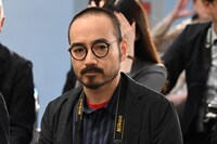 かもめんたる・う大扮する水島ジョージ