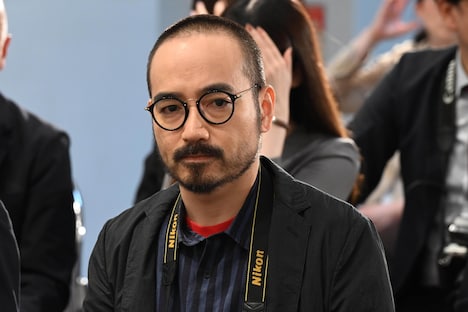 かもめんたる・う大扮する水島ジョージ