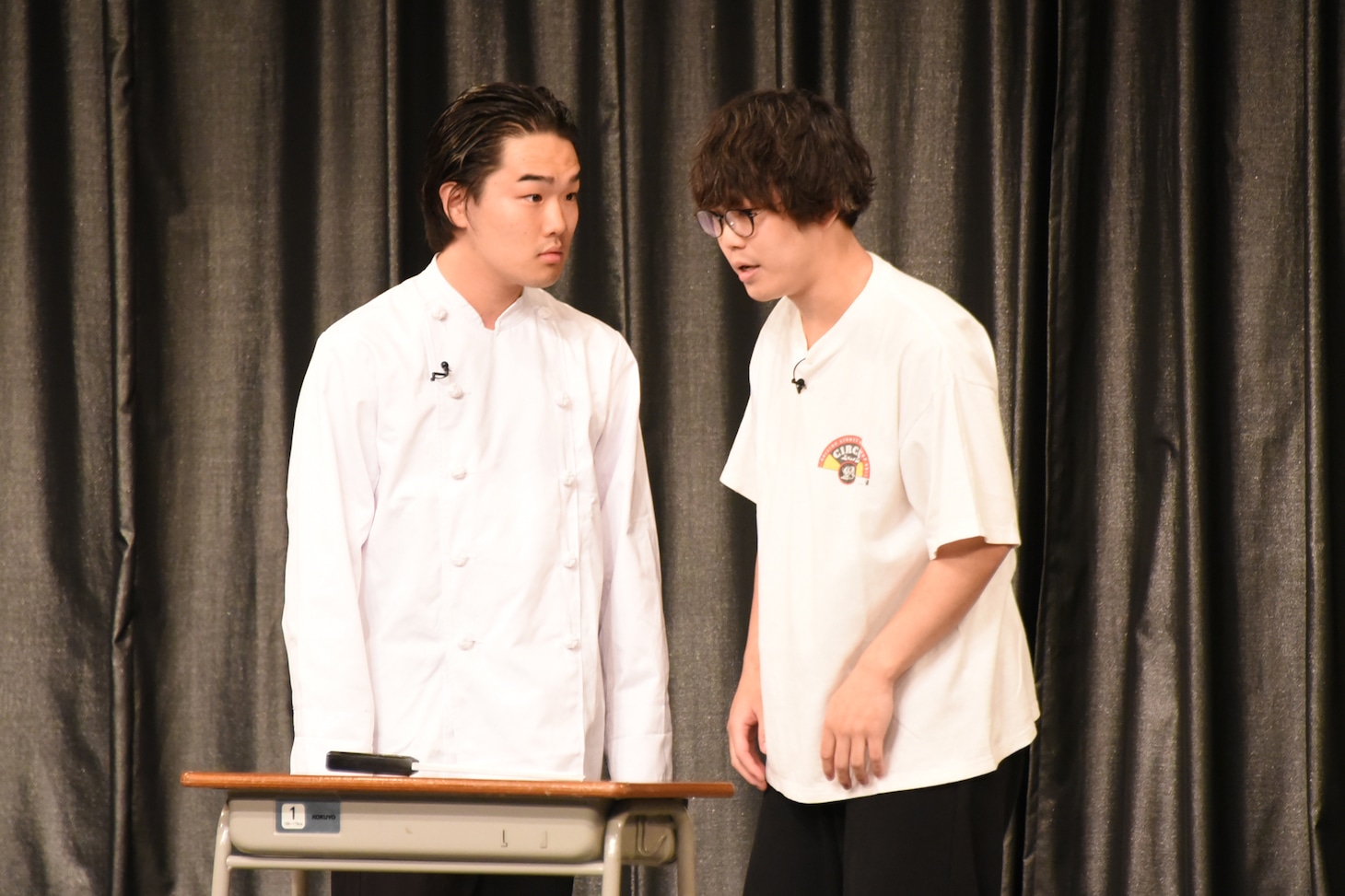 2本目のネタを披露するあなたとネ