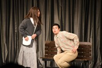 1本目のネタを披露するシカノシンプ