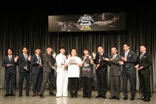 左からニューヨーク、笑い飯・哲夫、佐久間一行、NON STYLE石田、あなたとネ、ナイツ塙、かもめんたる・う大、マヂカルラブリー・野田クリスタル、チョコレートプラネット長田