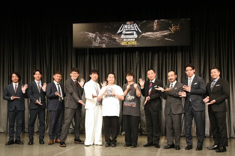 左からニューヨーク、笑い飯・哲夫、佐久間一行、NON STYLE石田、あなたとネ、ナイツ塙、かもめんたる・う大、マヂカルラブリー・野田クリスタル、チョコレートプラネット長田