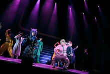 「渡辺直美コントライブ」より ©吉本興業