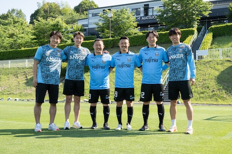 ザ・マミィと川崎フロンターレの選手たち