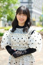 横山由依扮する慶司の姉で双子の理央