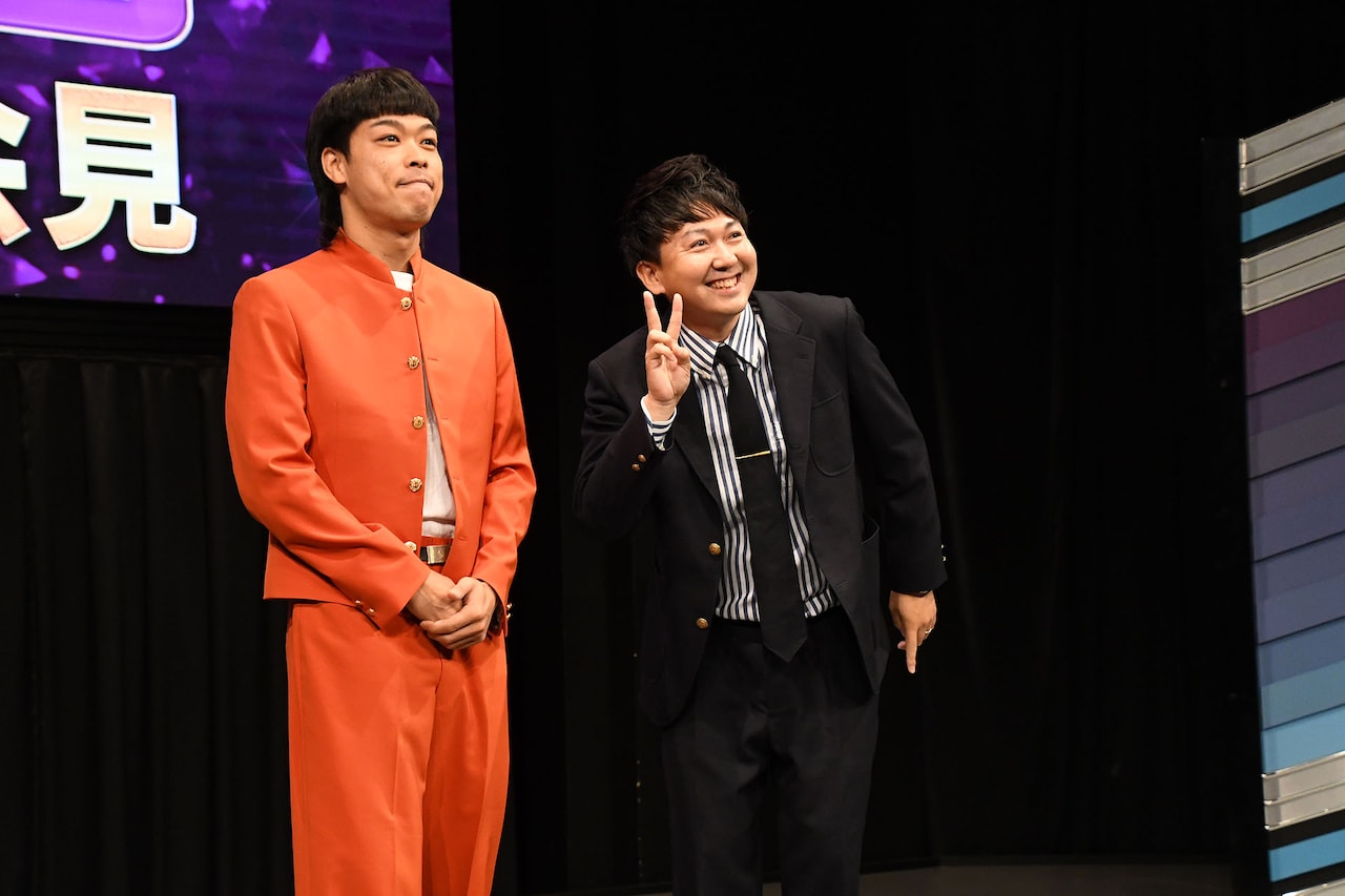 令和ロマン（左2人）とニューヨーク（右2人）。 - 見取り図が